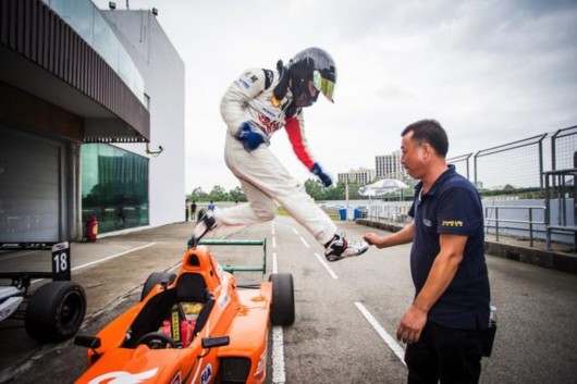 CFGP珠海站变幻莫测 郑晚成夺冠尚宗沂总冠