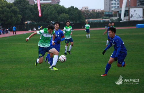 大学生足球联赛东华男子甲组三连冠 复旦女子