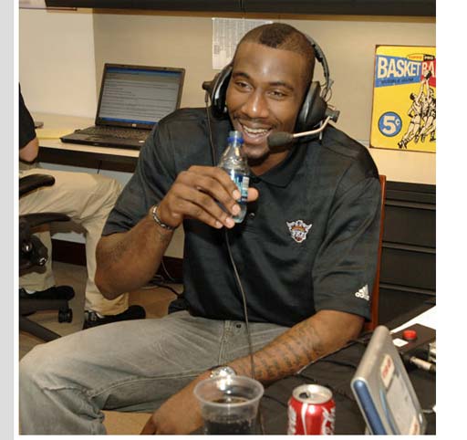 小斯改变发型为学习解闷 莫西干式堪比贝克汉