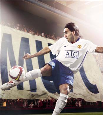 曼联推出新款客场球衣 三巨头展示白色恐怖[图