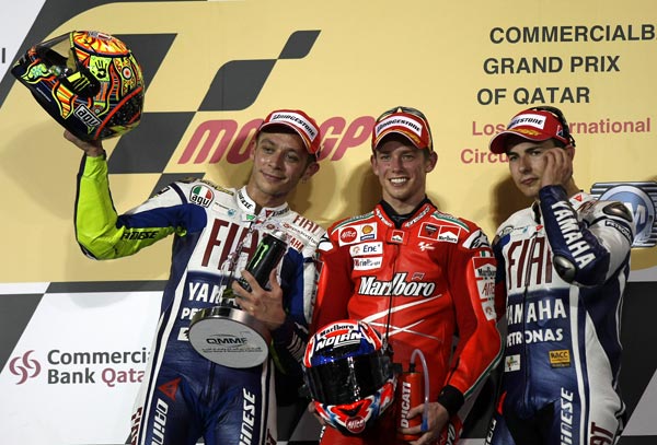 MotoGP卡塔尔战:斯托纳力压罗西喜迎三连冠[