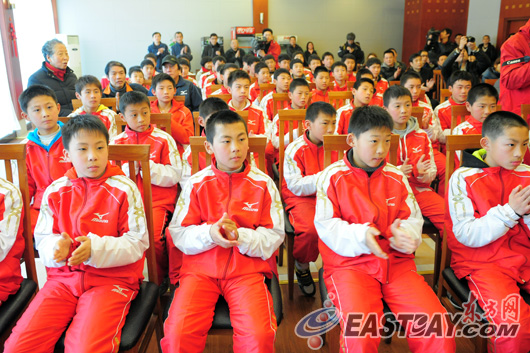 市青少年足球训练基地揭牌 徐根宝负责选拔队