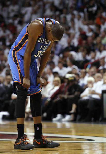 詹姆斯荣获总决赛mvp 皇帝苦等九年终圆冠军