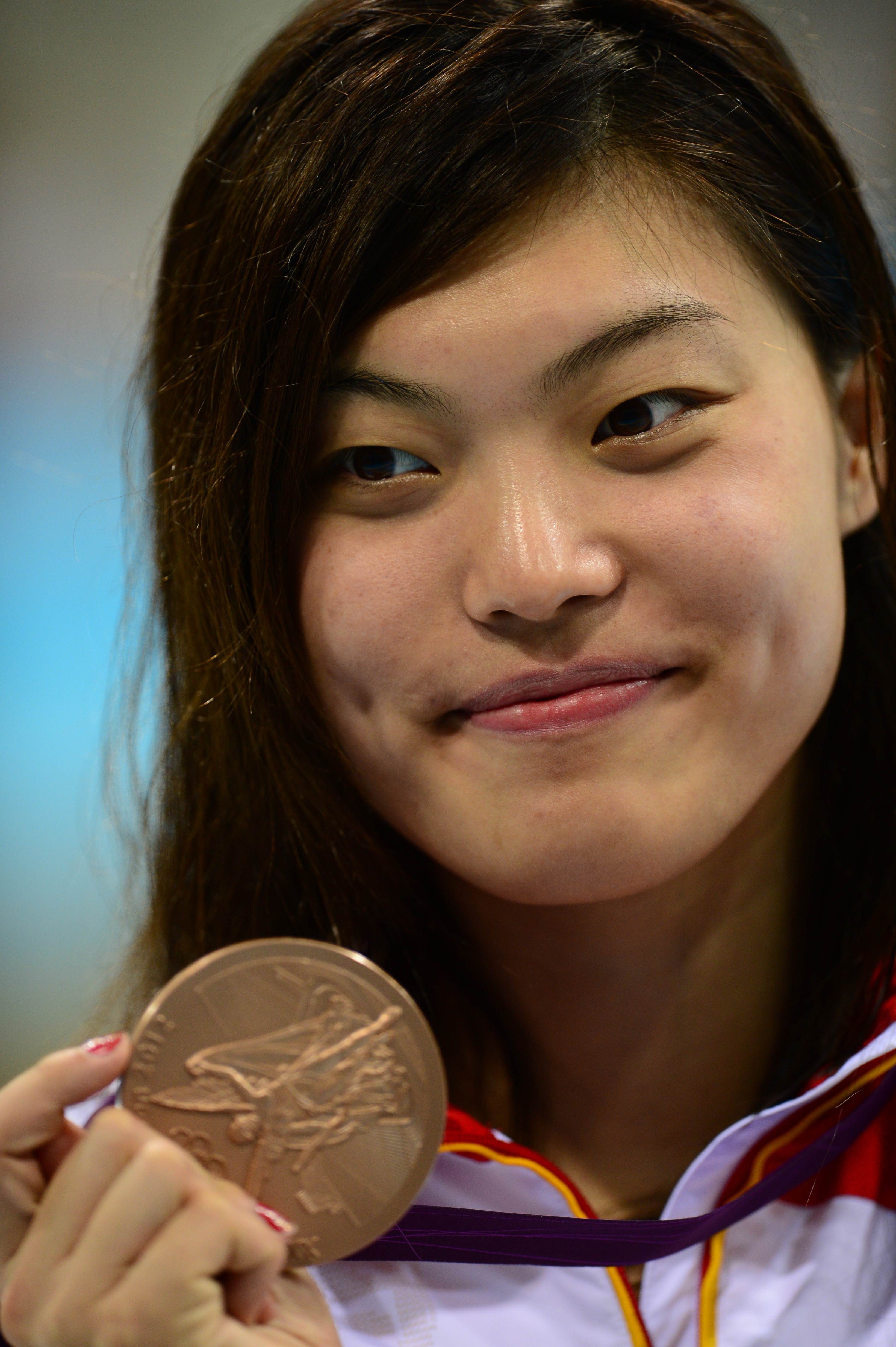女子100米自由泳唐奕摘铜中国泳军得9牌平最