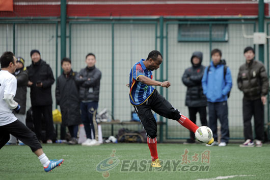 足球友谊赛:dib胜申花元老明星队-上海 迪迪尔