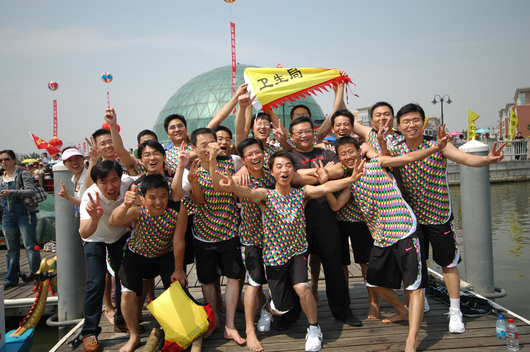 [2009年]图集:端午松江龙舟赛在华亭湖上开桨