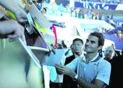 上海网球大师赛开幕 费德勒球迷见面会人气旺