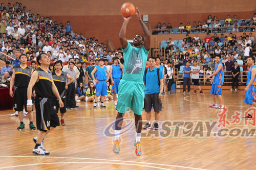 NBA球星梅奥助阵上海市民大联赛篮球总决赛