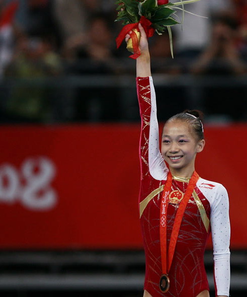 体操女子全能杨伊琳获铜牌 美国双姝包揽金银牌