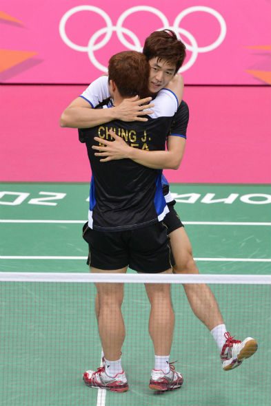 羽毛球男双铜牌争夺战 郑在成/李龙大2-0古健杰/陈文宏