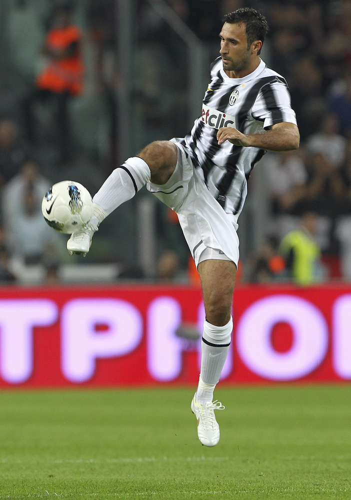 武齐尼奇脚背停球颇为飘逸