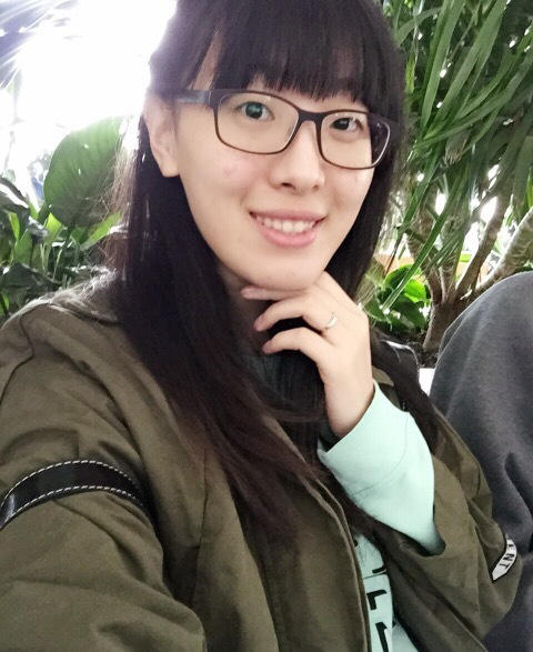 妻子金笑竹是辽宁沈阳人,是篮球经纪人.