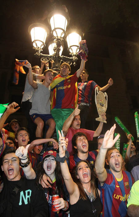 一半海水一半火焰 欧冠赛后都灵巴萨两地球迷反差巨大