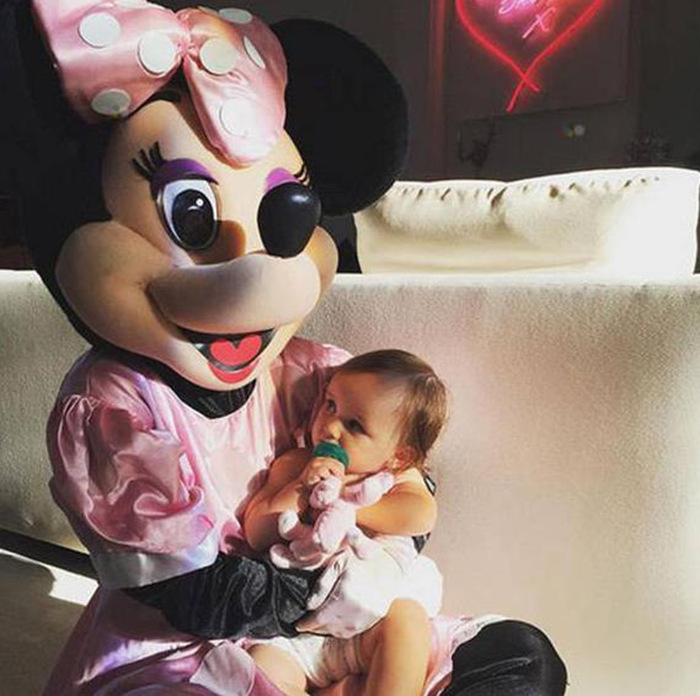 f1总裁千金晒23亿小公主 和小七谁萌