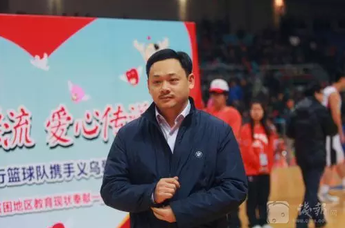 奥运冠军当县长!占旭刚用"笨办法"从头学