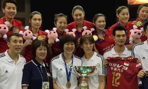 图片说明:郎平率中国女排夺世界杯冠军