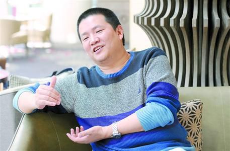 在电视台整整23年,娄一晨作为赛事解说被上海滩一代代球迷接受.