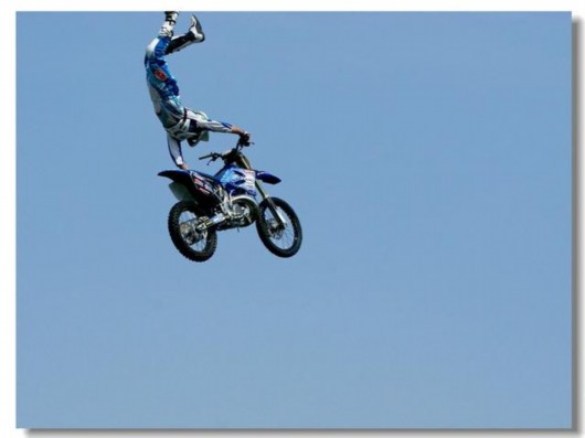 罗尼越野摩托7冠创造历史 跳舞庆祝释放情绪