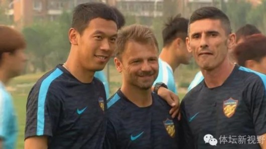 卡纳瓦罗练防守亲自上阵 原扎切罗尼翻译投权健