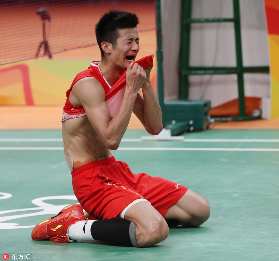 羽毛球男单决赛:谌龙2-0李宗伟