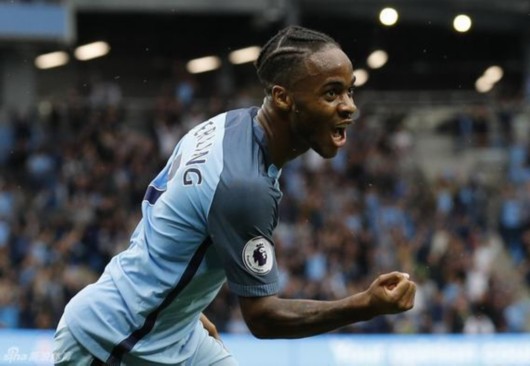 斯特林庆祝进球