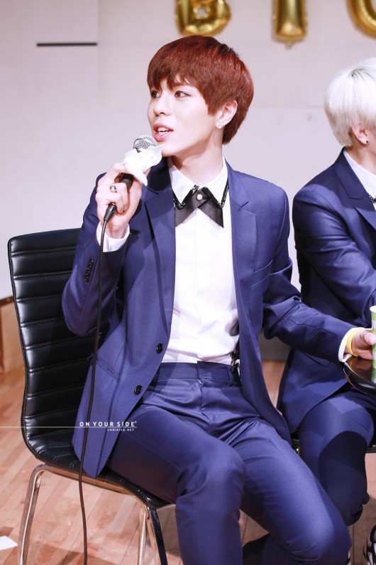 韩24k组合成员骑马帅照