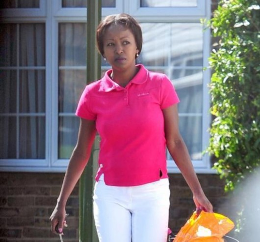 39岁黑人女子恋特里老爹手拿验孕棒疑似有喜