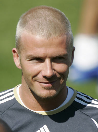 小贝仅隔14天再换新发型剪掉马桶盖更具男人味