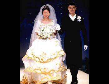 姚明叶莉婚纱照(模拟图)对姚明来说,这个夏天注定是忙碌的.